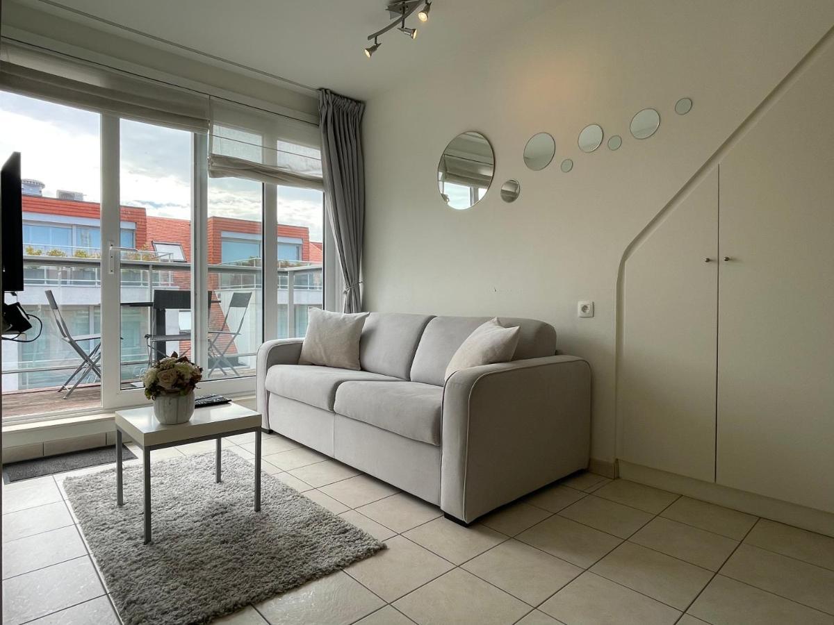 Penthousestudio Gaudi Met Zonneterras En Zicht Op Zee Nieuwpoort Exterior photo